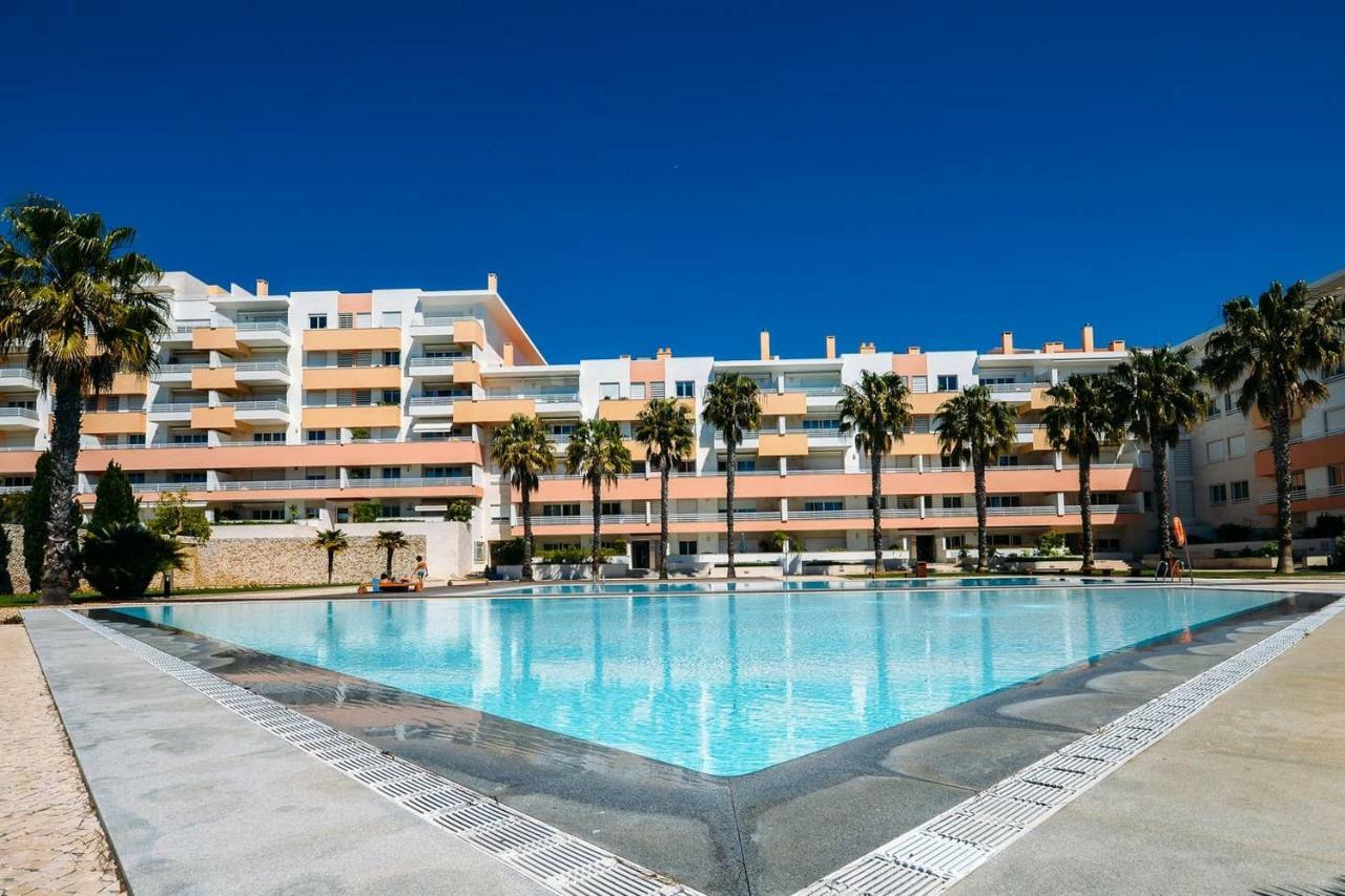 Fantastic Seaside Family Apartment With Pool Parede Kültér fotó